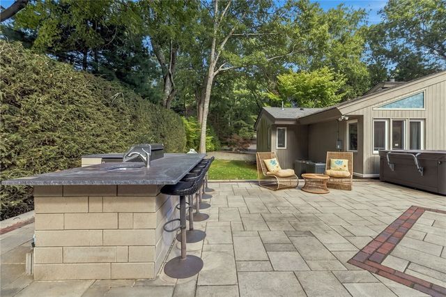 2 Elden Court, Lincoln, RI 02865