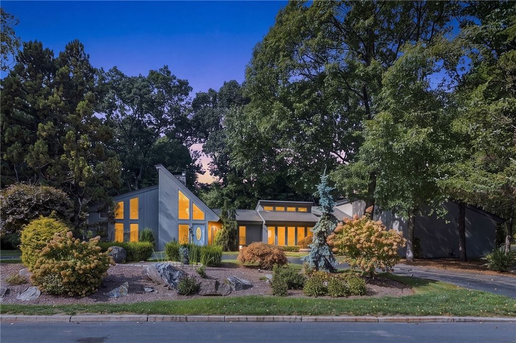2 Elden Court, Lincoln, RI 02865