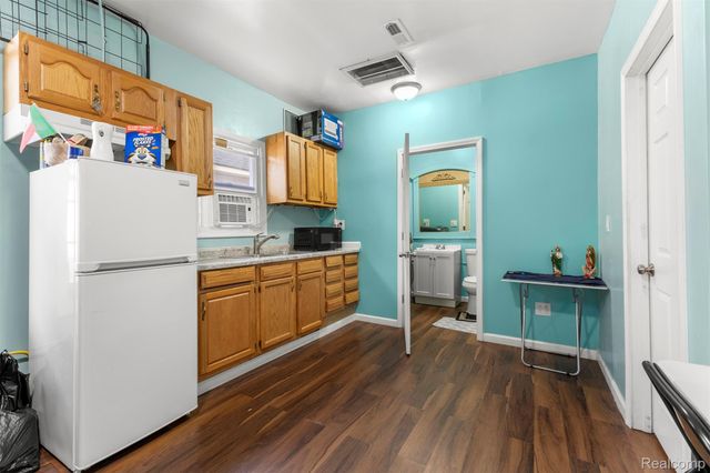 3726 Bushey Street, Detroit, MI 48210