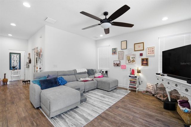 7431 SUNGOLD MEADOW COURT, Apollo Beach, FL 33572