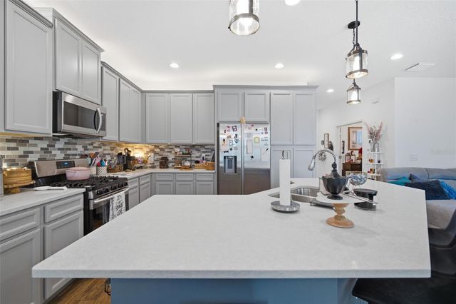 7431 SUNGOLD MEADOW COURT, Apollo Beach, FL 33572