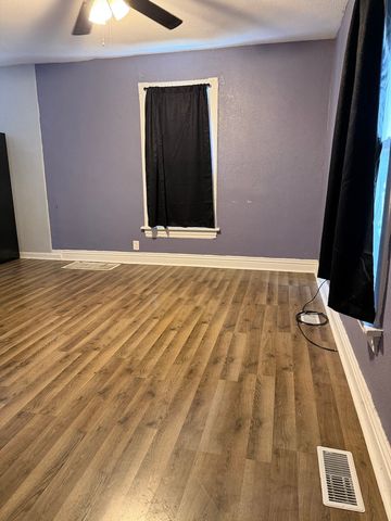 557 Oak Street, Waukegan, IL 60085