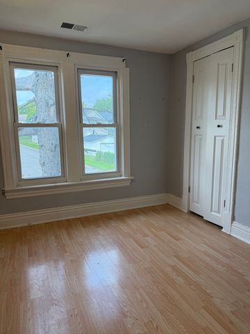557 Oak Street, Waukegan, IL 60085