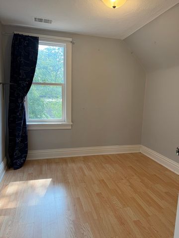 557 Oak Street, Waukegan, IL 60085