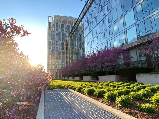 2 Earhart 1003, Cambridge, MA 02141