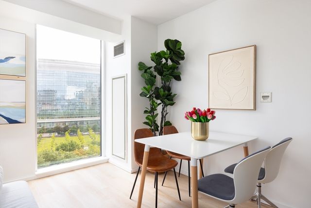 2 Earhart 1003, Cambridge, MA 02141