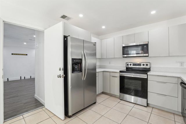 118 PINEWOOD CIRCLE, Kissimmee, FL 34743