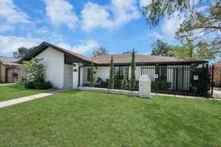 5823 Mcknight Street, Houston, TX 77035