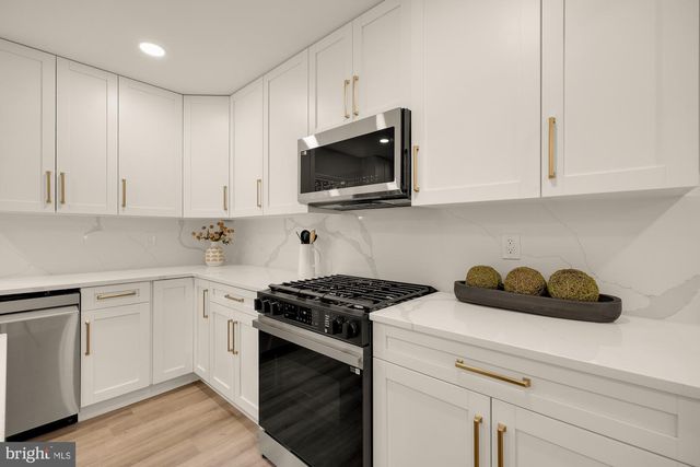 2308 CREEK DR, Alexandria, VA 22308