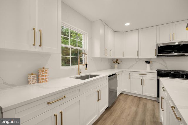 2308 CREEK DR, Alexandria, VA 22308