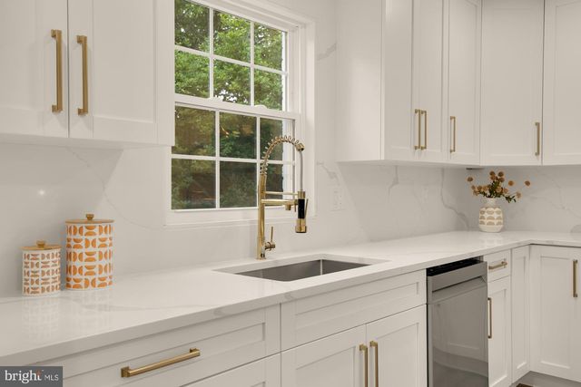 2308 CREEK DR, Alexandria, VA 22308