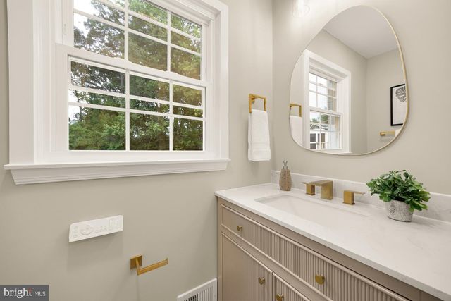 2308 CREEK DR, Alexandria, VA 22308