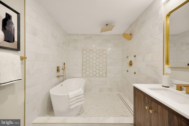 2308 CREEK DR, Alexandria, VA 22308