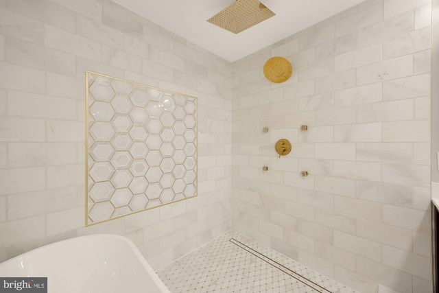 2308 CREEK DR, Alexandria, VA 22308