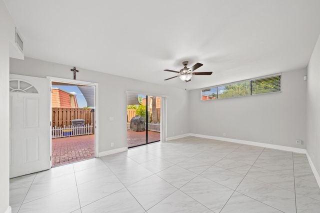 8194 Thames Boulevard B, Boca Raton, FL 33433