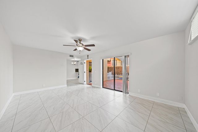 8194 Thames Boulevard B, Boca Raton, FL 33433