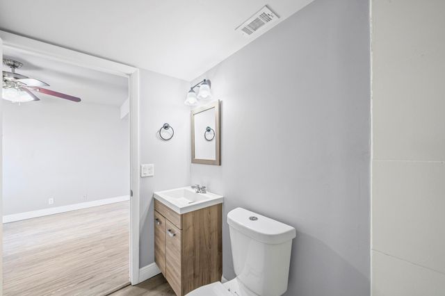 8194 Thames Boulevard B, Boca Raton, FL 33433