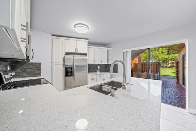 8194 Thames Boulevard B, Boca Raton, FL 33433