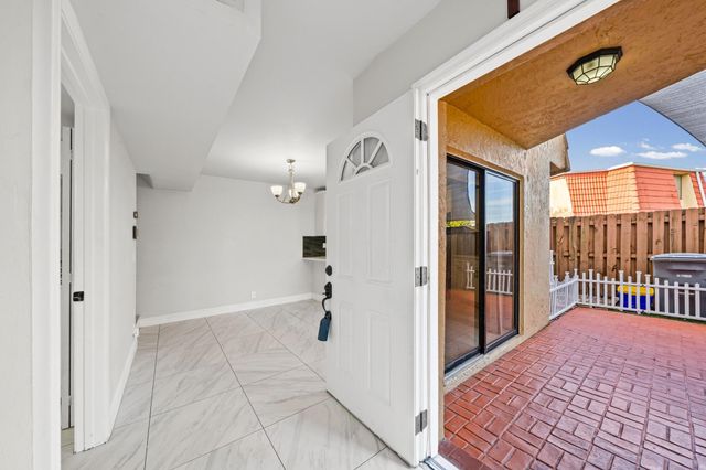 8194 Thames Boulevard B, Boca Raton, FL 33433