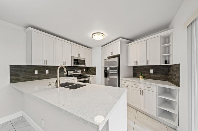 8194 Thames Boulevard B, Boca Raton, FL 33433