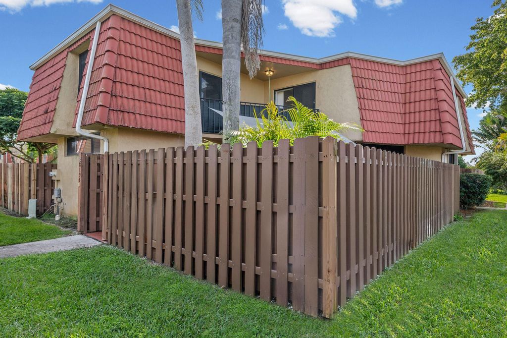 8194 Thames Boulevard B, Boca Raton, FL 33433