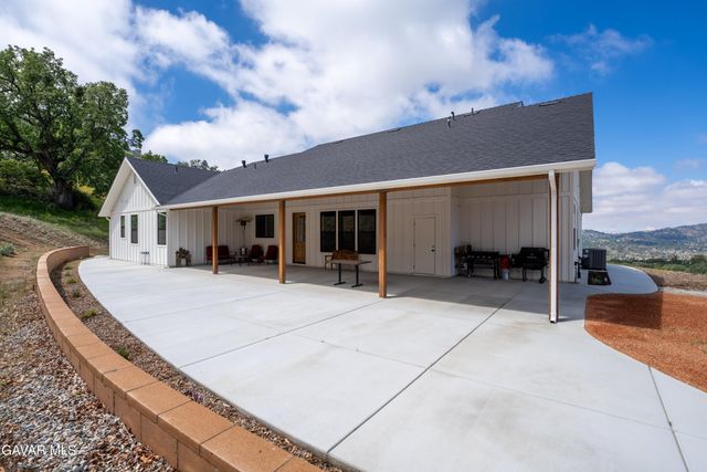 27140 Shut Out Place, Tehachapi, CA 93561