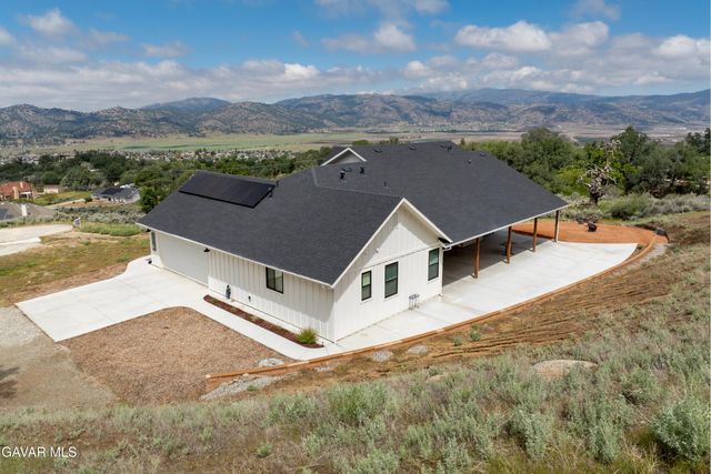 27140 Shut Out Place, Tehachapi, CA 93561