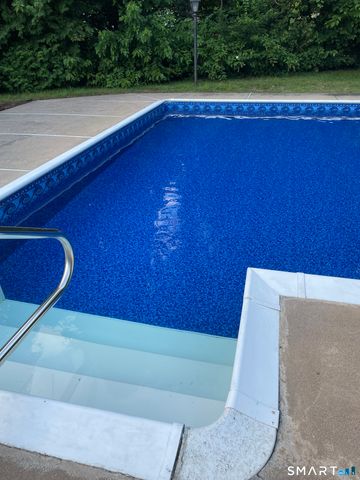 94 Raymond Road, Windsor Locks, CT 06096