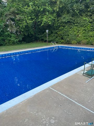 94 Raymond Road, Windsor Locks, CT 06096