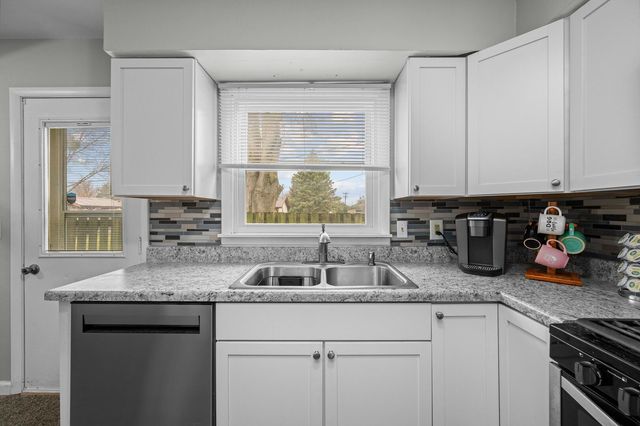 4315 26th Avenue, Moline, IL 61265