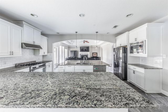 32434 Waterford Crest Ln, Fulshear, TX 77441