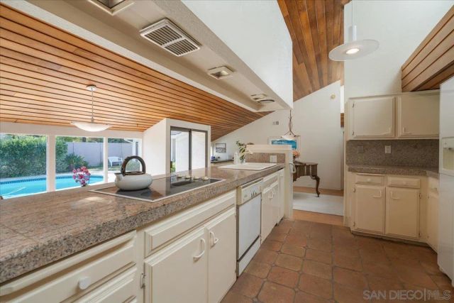 5643 Bloch St, San Diego, CA 92122