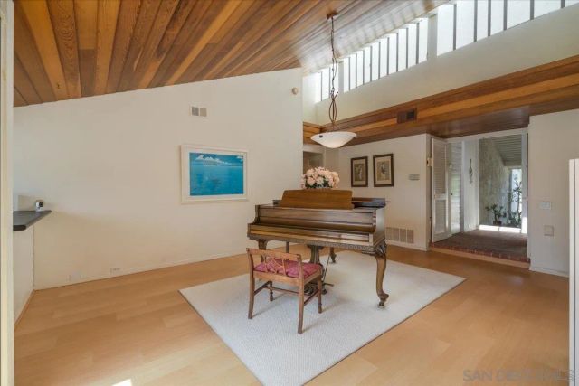 5643 Bloch St, San Diego, CA 92122