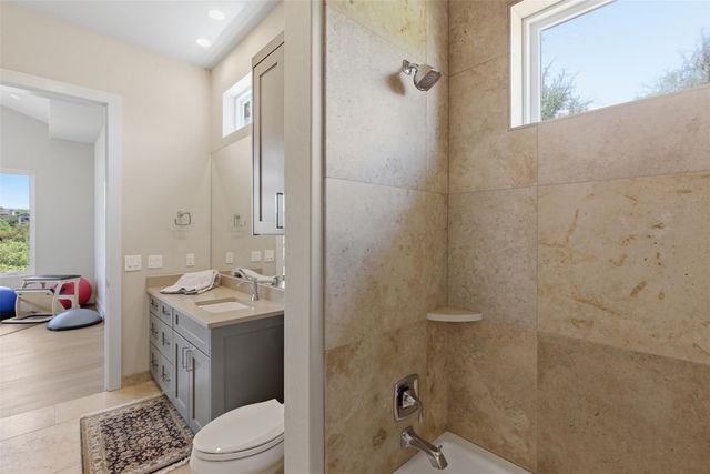 8801 Bellancia DR, Austin, TX 78738