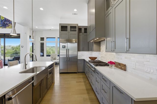 8801 Bellancia DR, Austin, TX 78738