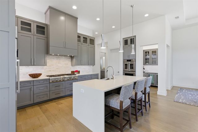 8801 Bellancia DR, Austin, TX 78738