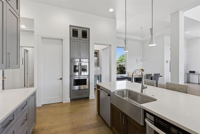 8801 Bellancia DR, Austin, TX 78738