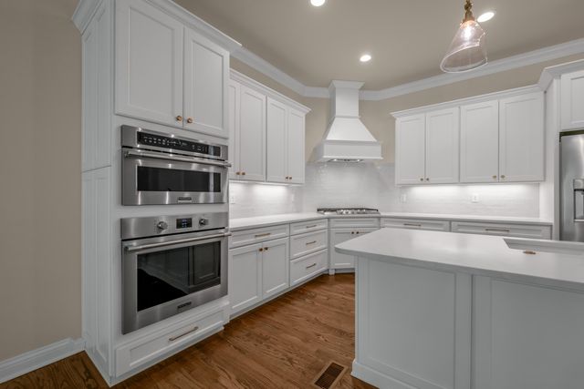 372 Weston Park, Lexington, KY 40515