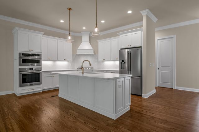 372 Weston Park, Lexington, KY 40515