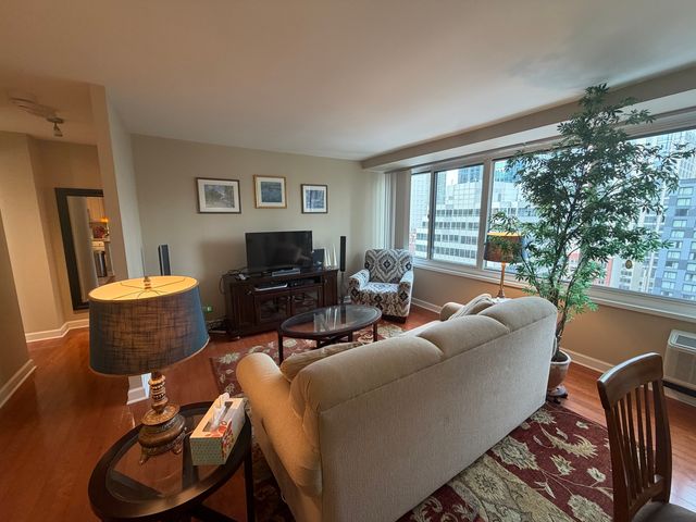 211 E Ohio Street 2425, Chicago, IL 60611