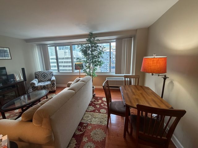 211 E Ohio Street 2425, Chicago, IL 60611