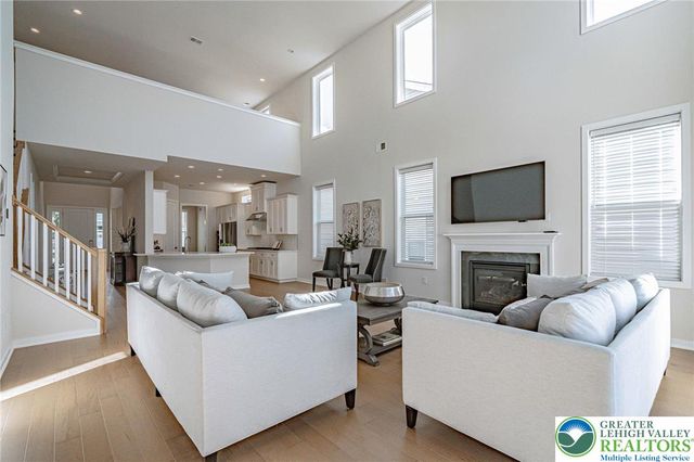 1862 Franklin Way, South Whitehall Twp, PA 18104