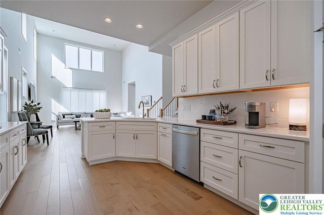 1862 Franklin Way, South Whitehall Twp, PA 18104