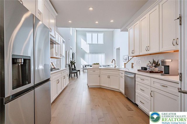 1862 Franklin Way, South Whitehall Twp, PA 18104