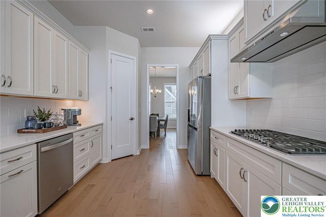 1862 Franklin Way, South Whitehall Twp, PA 18104