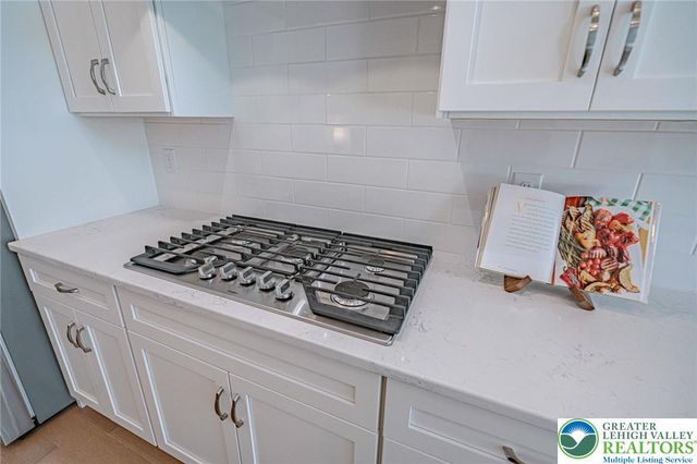 1862 Franklin Way, South Whitehall Twp, PA 18104