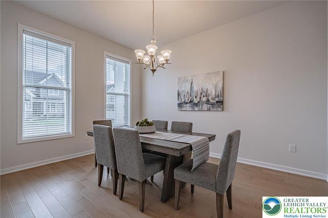 1862 Franklin Way, South Whitehall Twp, PA 18104