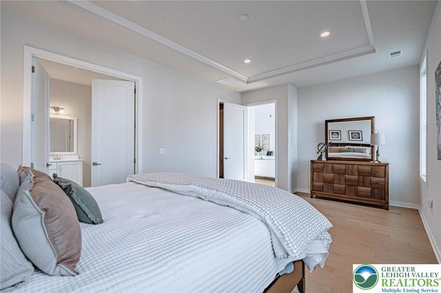 1862 Franklin Way, South Whitehall Twp, PA 18104