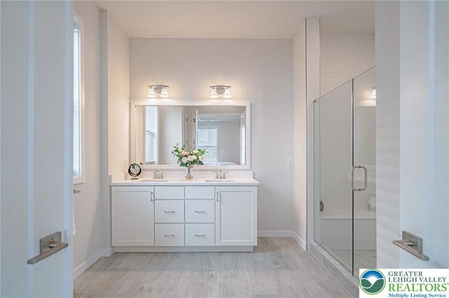 1862 Franklin Way, South Whitehall Twp, PA 18104