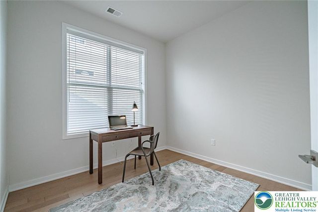 1862 Franklin Way, South Whitehall Twp, PA 18104